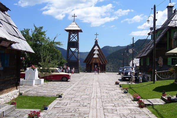 Drvengrad traditional village